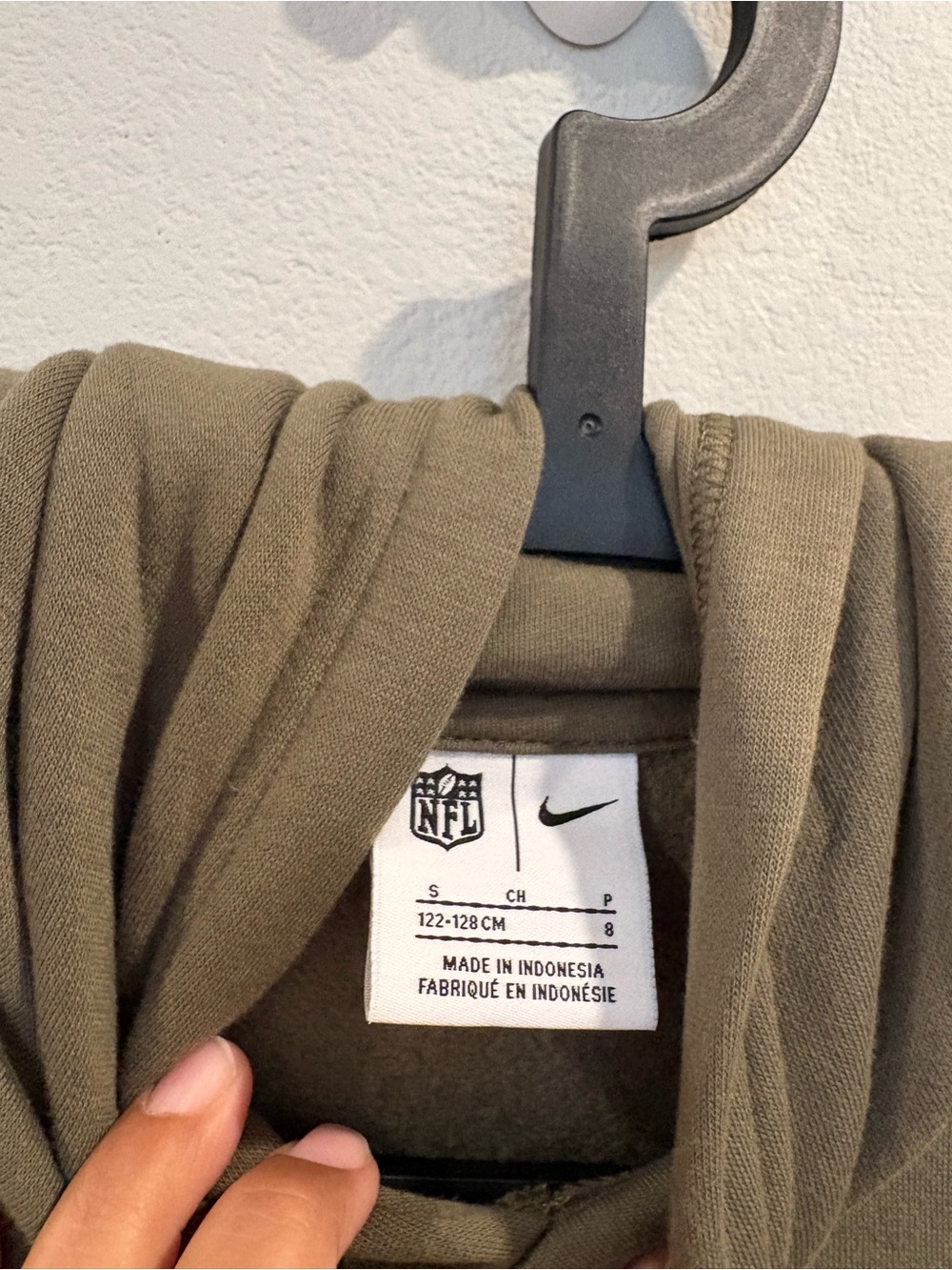 Nike San Francisco 49ers 2025 Salute to Service Club Fleece Hoodie Youth Sizes - Picture 14 of 15